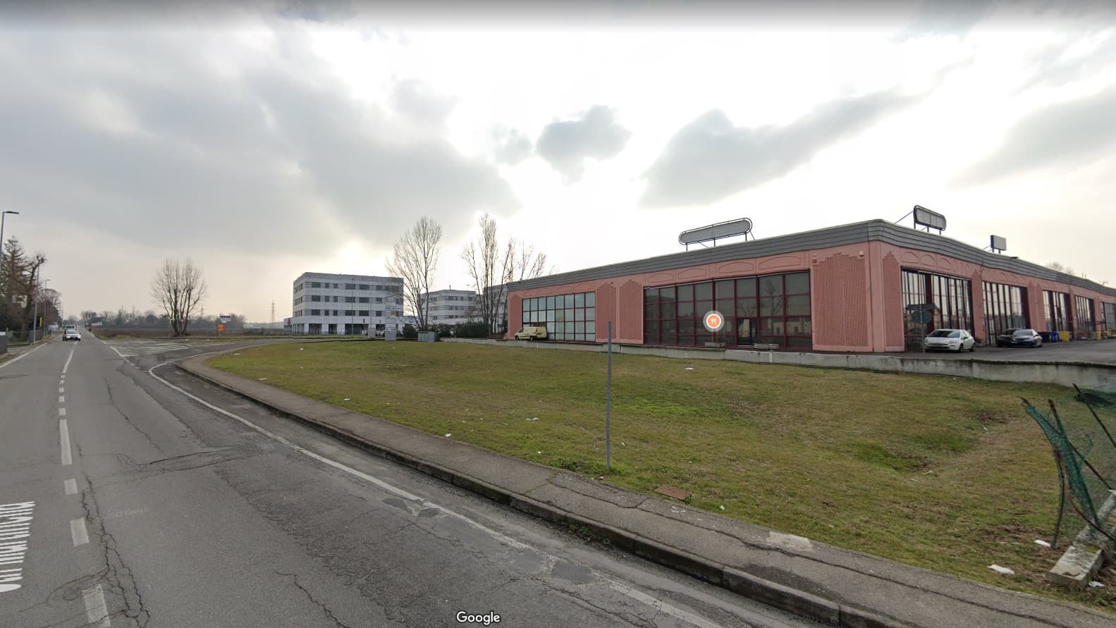 Vendesi capannone zona Campus