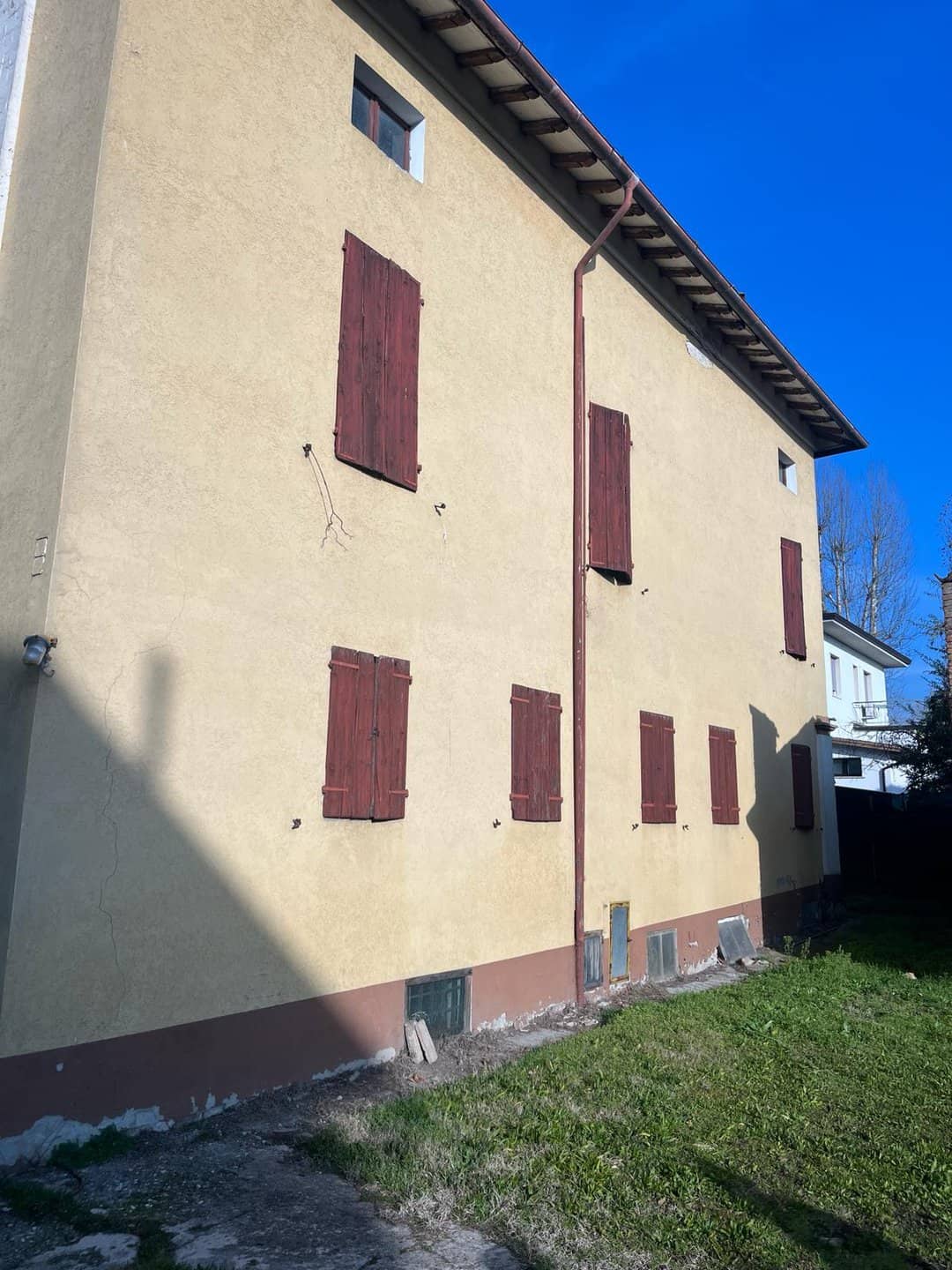 Intero palazzo terra/tetto in San Secondo