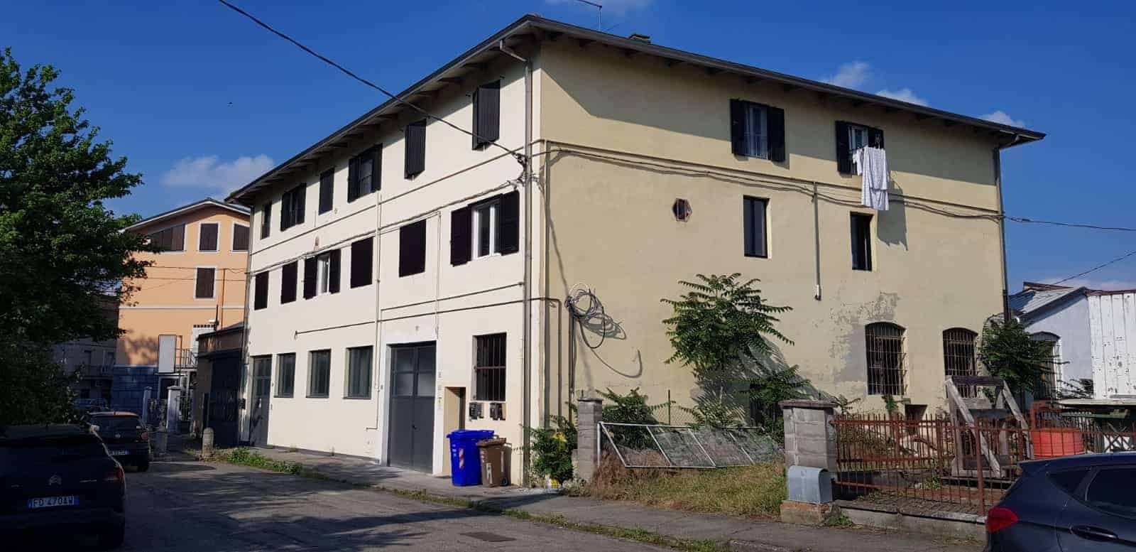 Appartamento Ristrutturato a Stradella, Collecchio: Spazi Ampi e Comfort Moderno